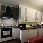 Spacious 4 Person Bedroom In Marylebone Central London