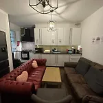 Spacious 4 Person Bedroom In Marylebone Central London