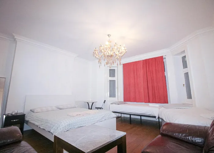 Spacious 4 Person Bedroom In Marylebone Central London